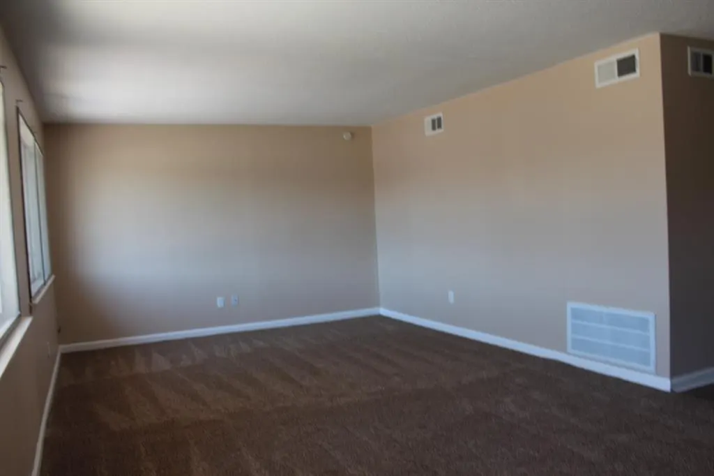 Photo 3 — 9909 Harmony Drive, Oklahoma City, OK 73130