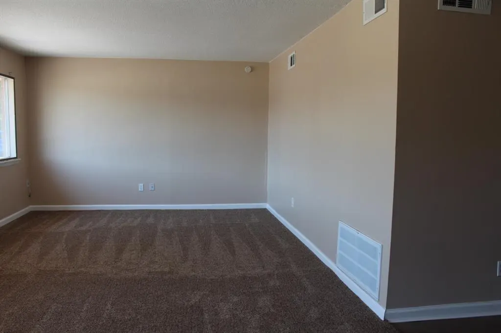 Photo 5 — 9909 Harmony Drive, Oklahoma City, OK 73130