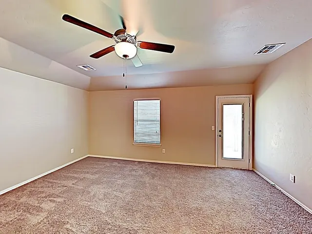Photo 3 — 4704 River Mesa Drive, Yukon, OK 73099