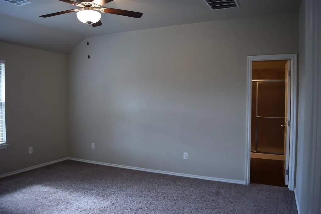 Photo 9 — 4704 River Mesa Drive, Yukon, OK 73099