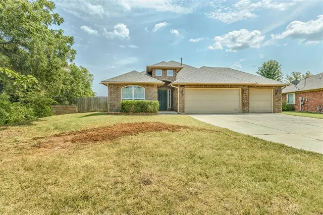 Photo 6 — 720 Hedgewood Drive, Oklahoma City, OK 73160