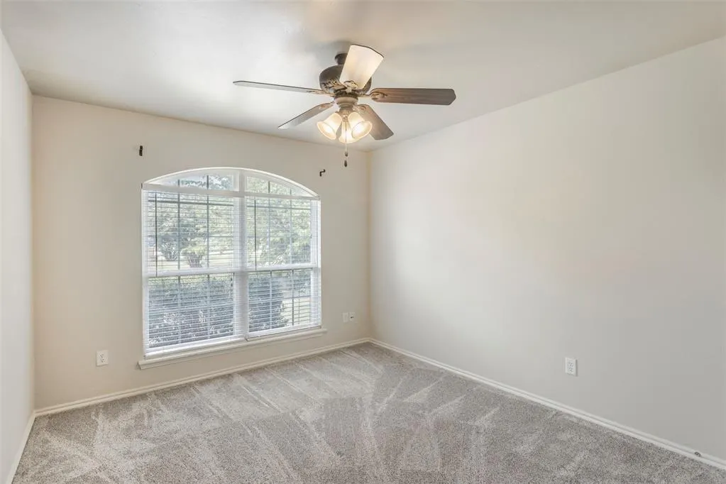 Photo 10 — 720 Hedgewood Drive, Oklahoma City, OK 73160