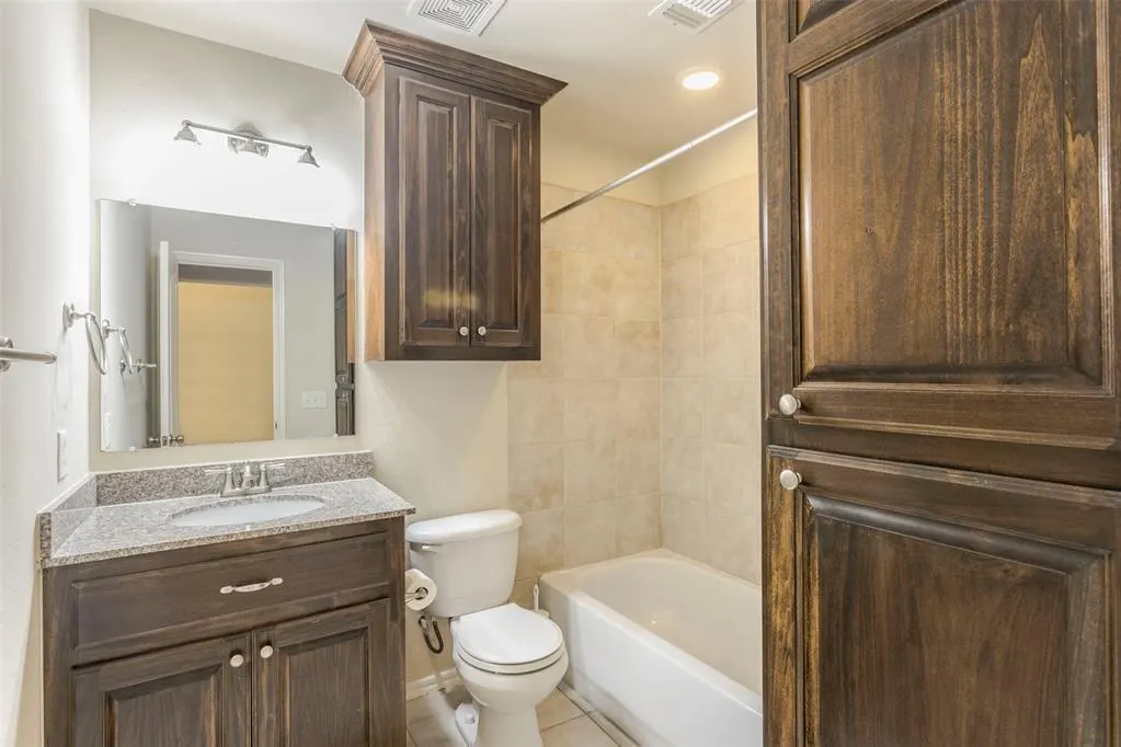 Photo 12 — 720 Hedgewood Drive, Oklahoma City, OK 73160