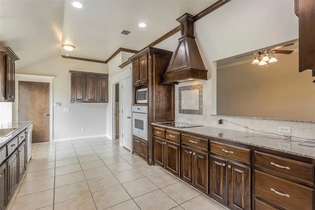 Photo 3 — 720 Hedgewood Drive, Oklahoma City, OK 73160