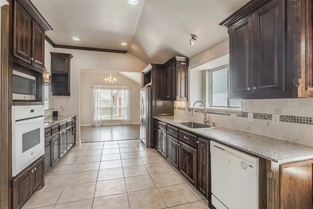 Photo 18 — 720 Hedgewood Drive, Oklahoma City, OK 73160