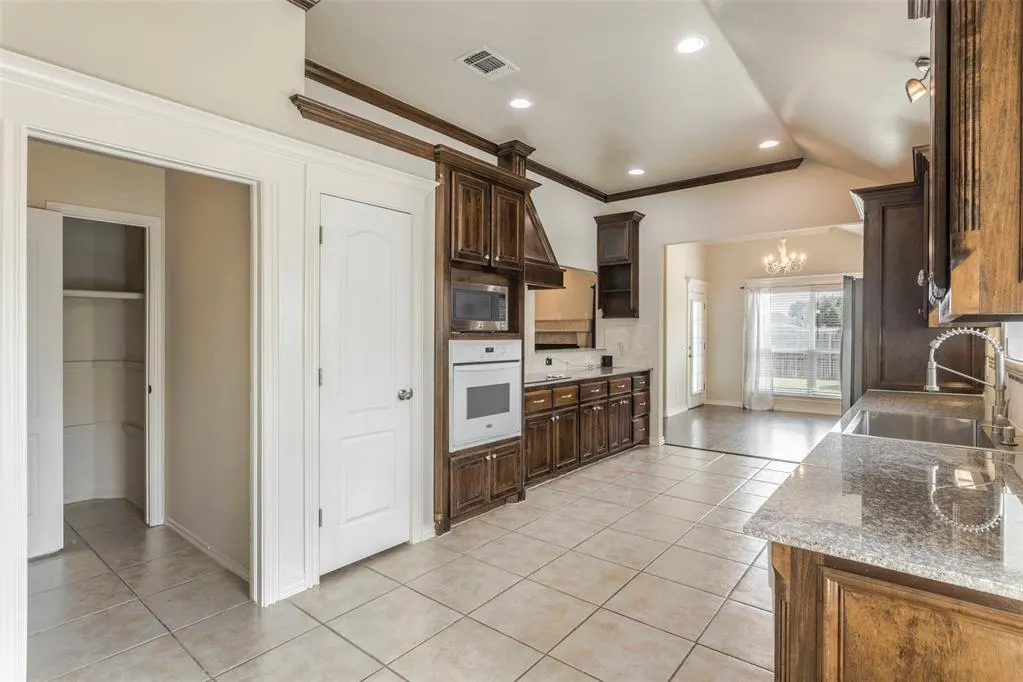 Photo 19 — 720 Hedgewood Drive, Oklahoma City, OK 73160