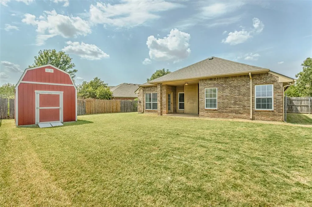 Photo 4 — 720 Hedgewood Drive, Oklahoma City, OK 73160