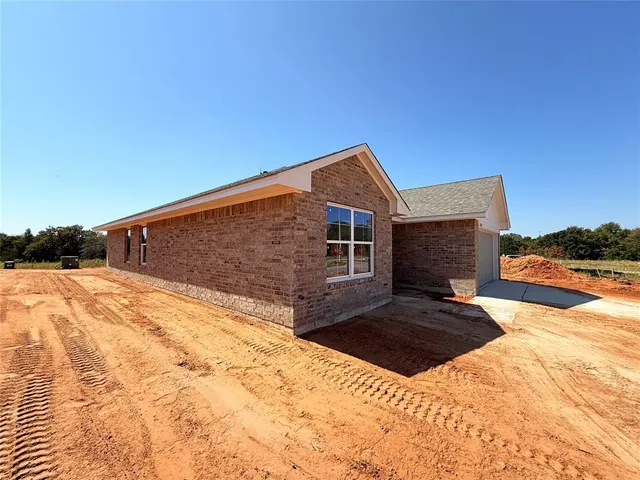 Photo 2 — 21224 SE 32nd Street, Harrah, OK 73045