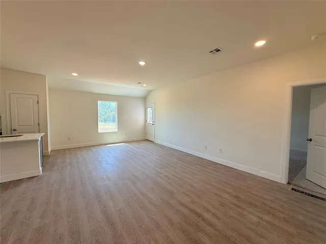 Photo 3 — 21224 SE 32nd Street, Harrah, OK 73045