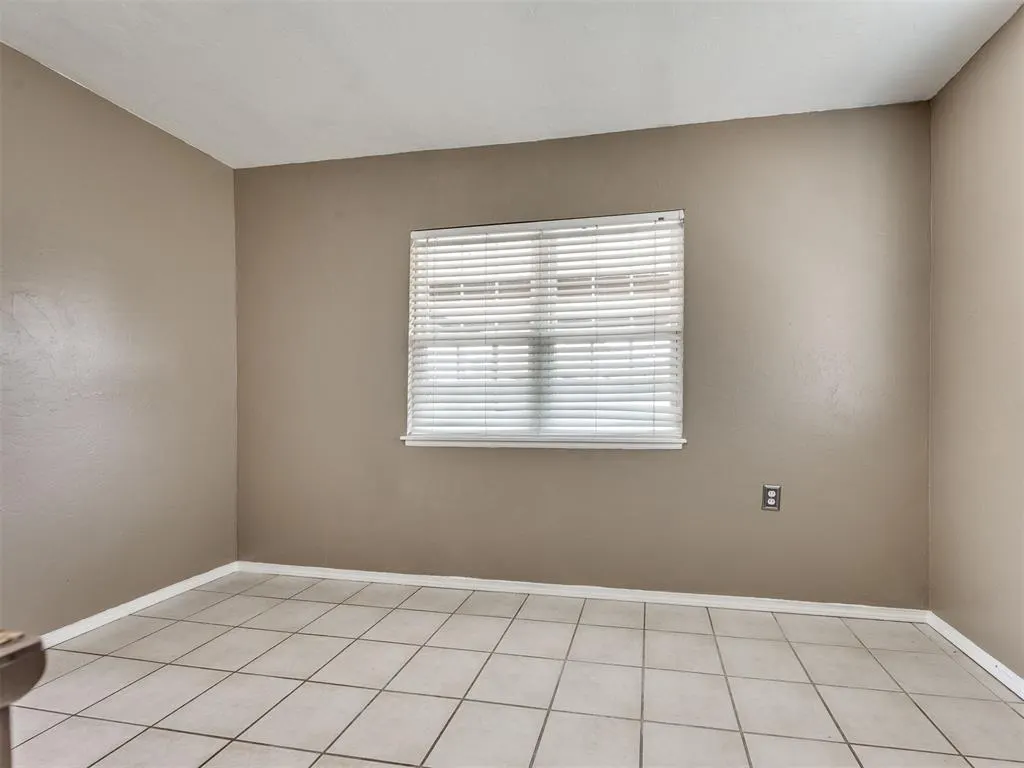 Photo 9 — 4108 E Fairview Drive, Oklahoma City, OK 73115