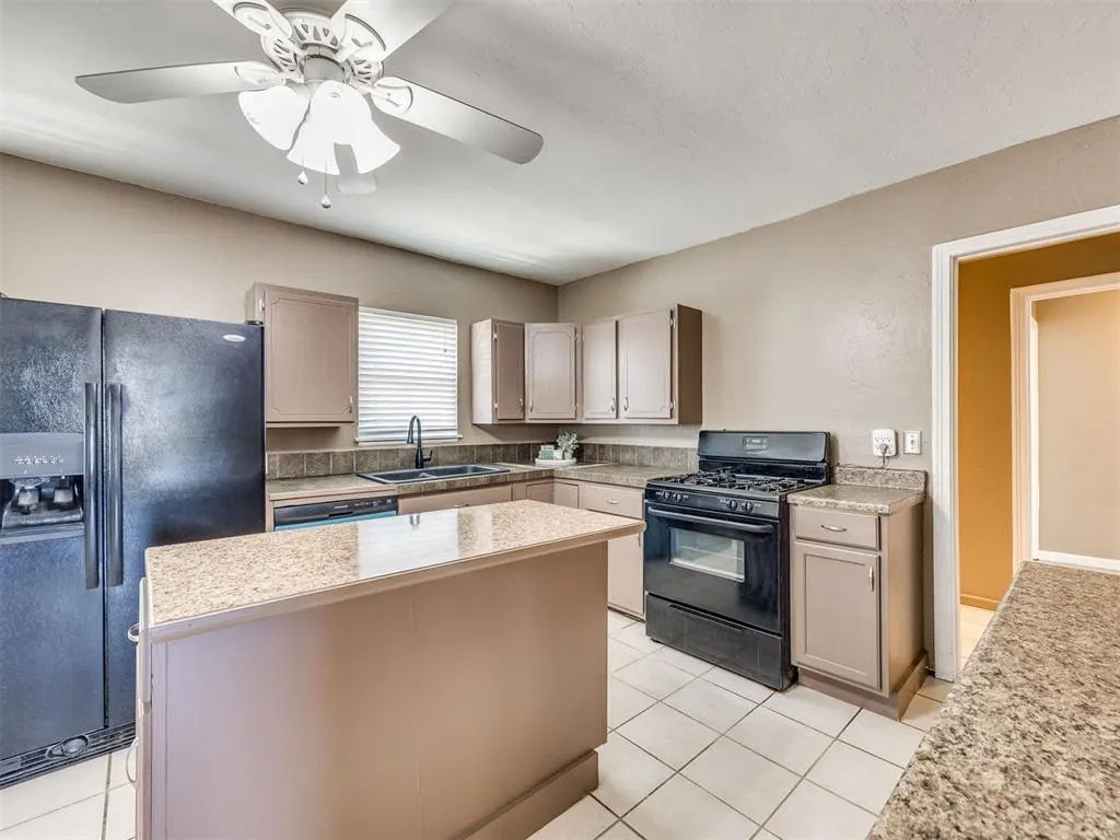 Photo 14 — 4108 E Fairview Drive, Oklahoma City, OK 73115
