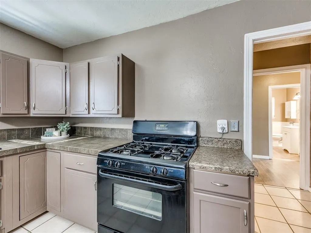 Photo 16 — 4108 E Fairview Drive, Oklahoma City, OK 73115