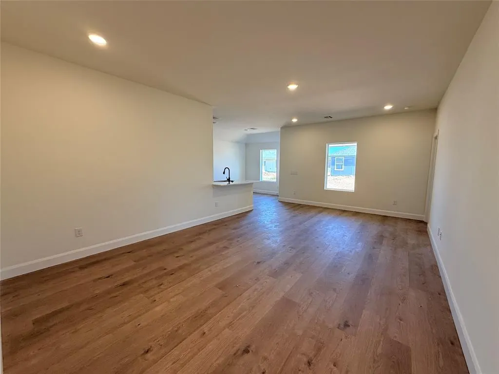 Photo 2 — 21239 SE 32nd Street, Harrah, OK 73045