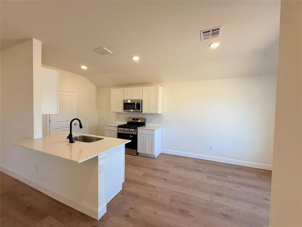 Photo 3 — 21239 SE 32nd Street, Harrah, OK 73045