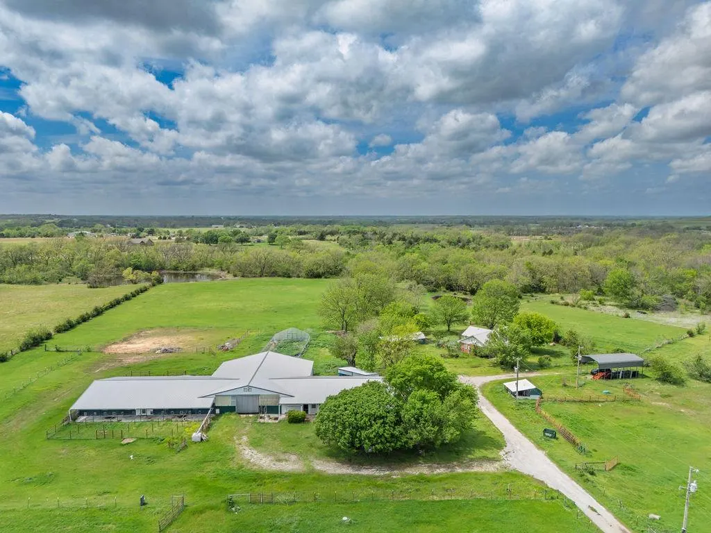 Photo 3 — 15606 Econtuchka Road, Earlsboro, OK 74840