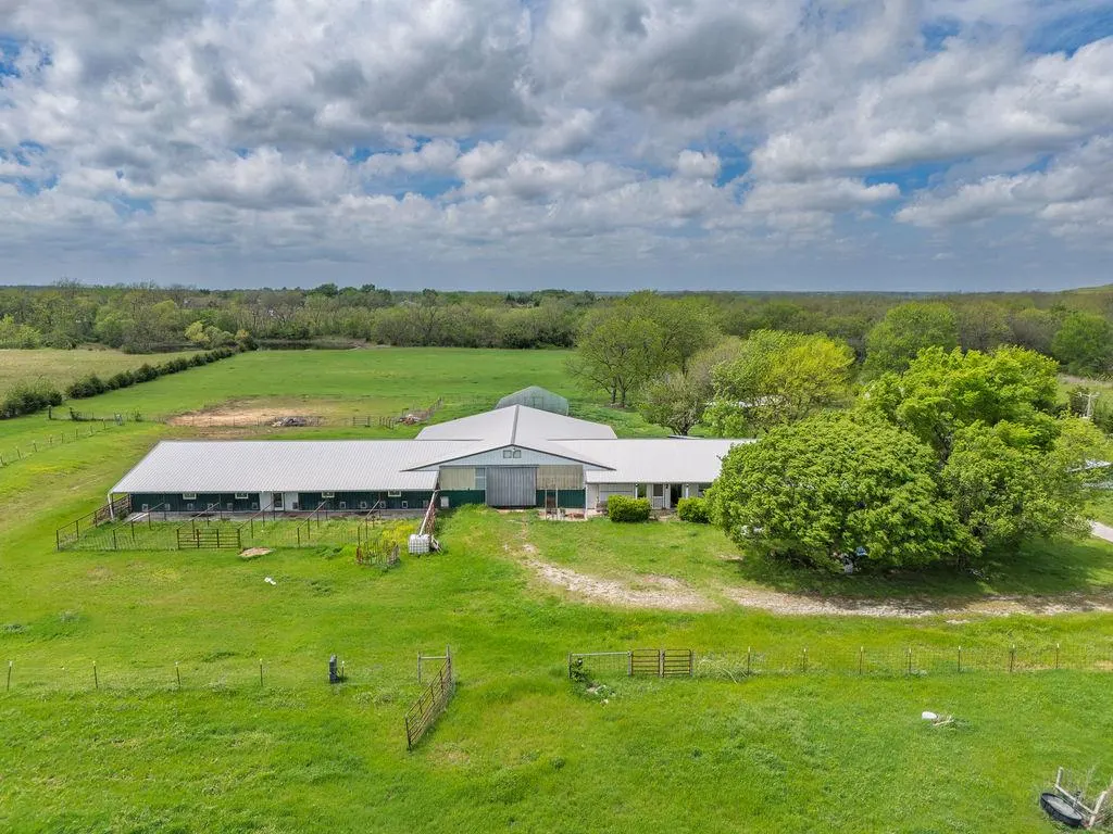 Photo 4 — 15606 Econtuchka Road, Earlsboro, OK 74840