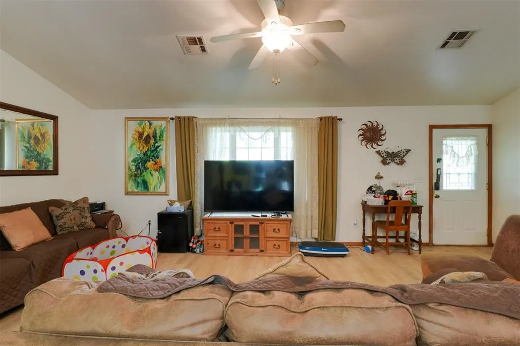 Photo 11 — 15606 Econtuchka Road, Earlsboro, OK 74840