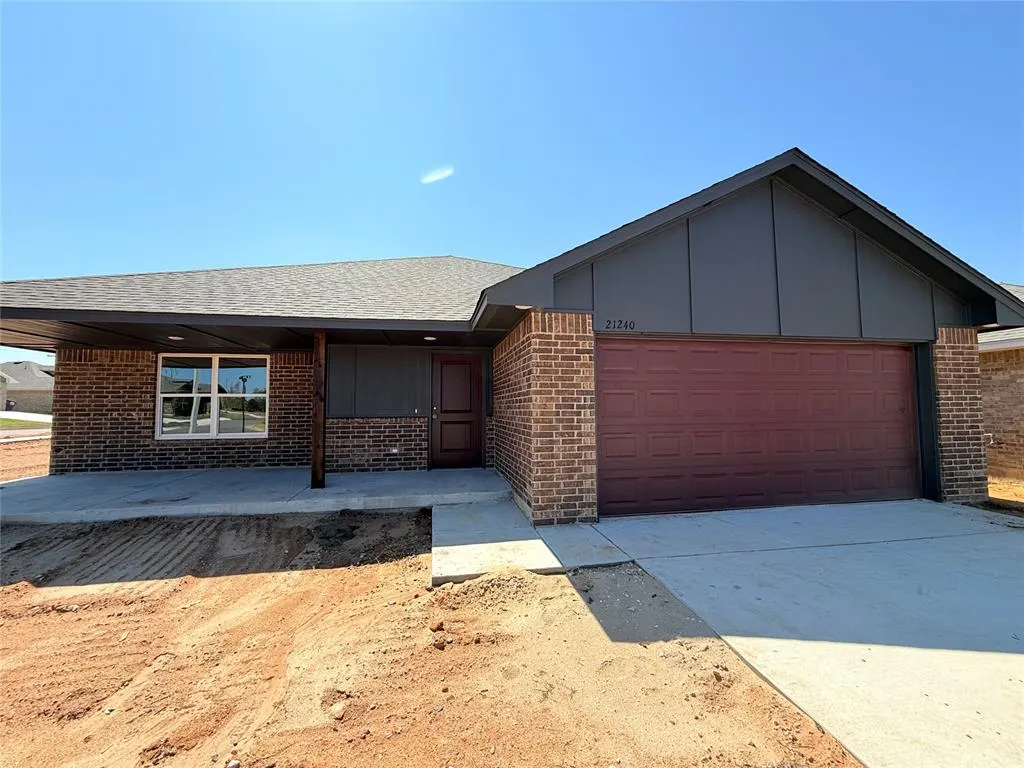 Front exterior — 21240 SE 31st Street, Harrah, OK 73045