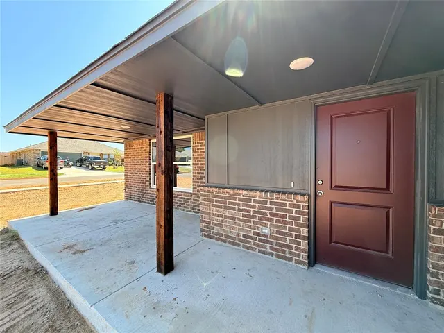 Photo 2 — 21240 SE 31st Street, Harrah, OK 73045