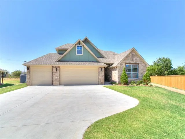 Photo 2 — 10173 NW 100th Street, Yukon, OK 73099