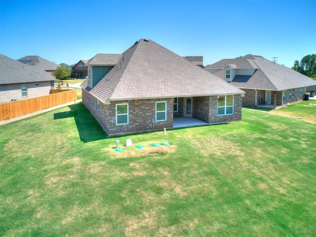 Photo 32 — 10173 NW 100th Street, Yukon, OK 73099