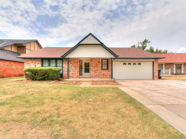 Photo 3 — 11313 Davis Court, Oklahoma City, OK 73162