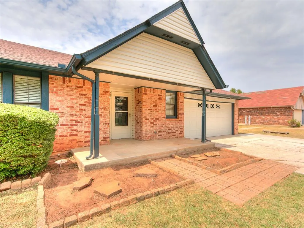 Photo 4 — 11313 Davis Court, Oklahoma City, OK 73162