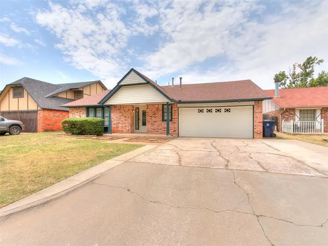 Photo 5 — 11313 Davis Court, Oklahoma City, OK 73162