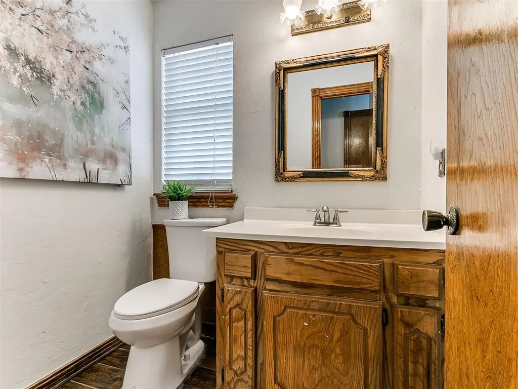 Photo 9 — 11313 Davis Court, Oklahoma City, OK 73162