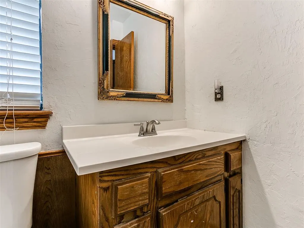 Photo 10 — 11313 Davis Court, Oklahoma City, OK 73162