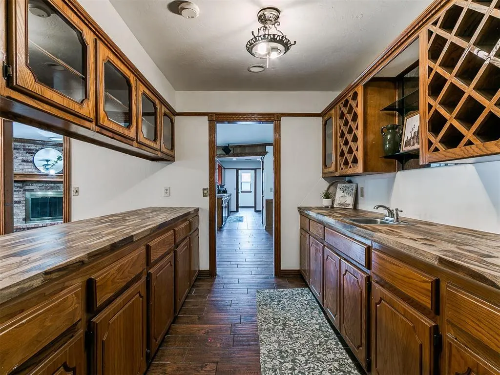 Photo 2 — 11313 Davis Court, Oklahoma City, OK 73162