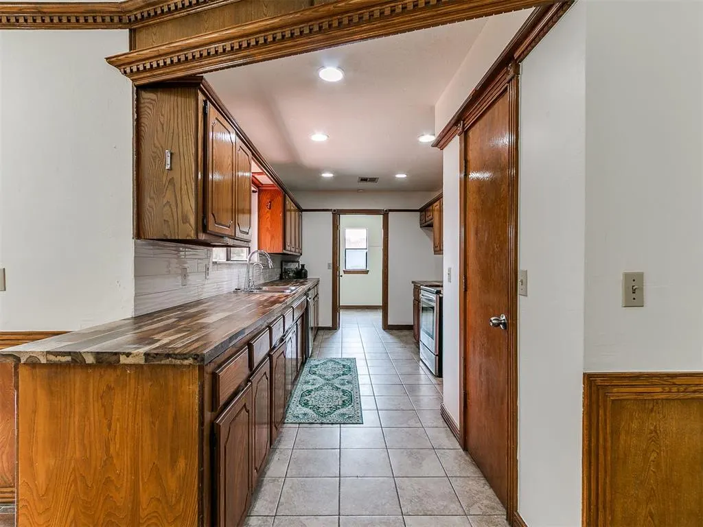 Photo 17 — 11313 Davis Court, Oklahoma City, OK 73162