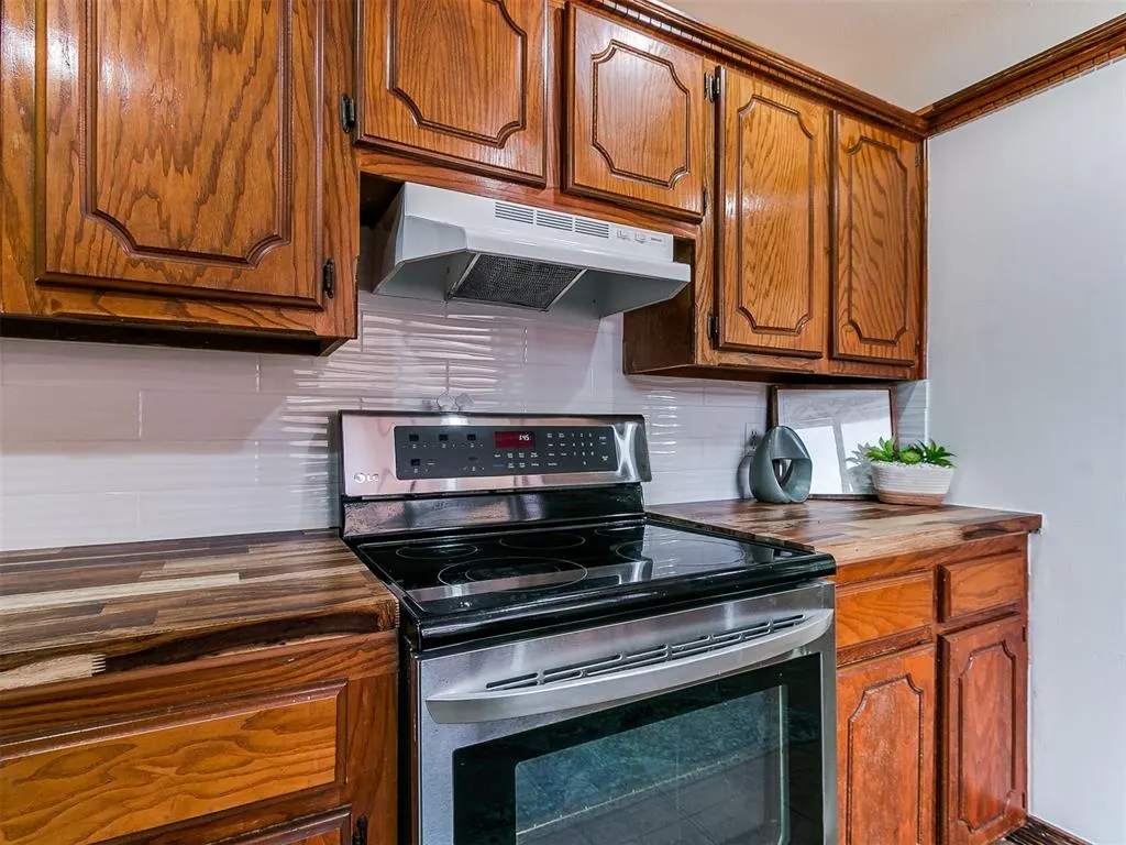Photo 18 — 11313 Davis Court, Oklahoma City, OK 73162