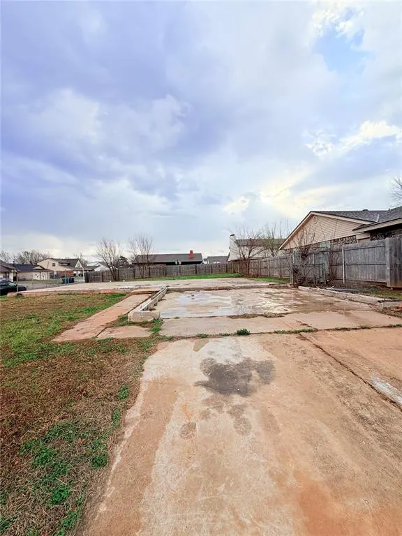 Photo 4 — 4900 Beacon Hill Road, Oklahoma City, OK 73135