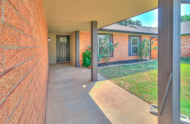Photo 2 — 805 Willow Run, Yukon, OK 73099