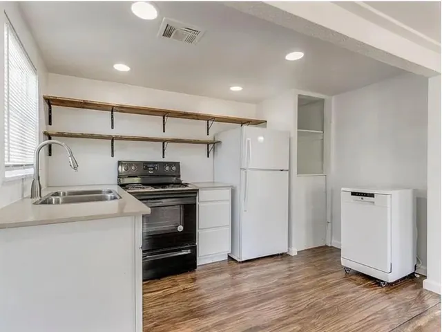Photo 3 — 1112 N Ross Avenue, Oklahoma City, OK 73107