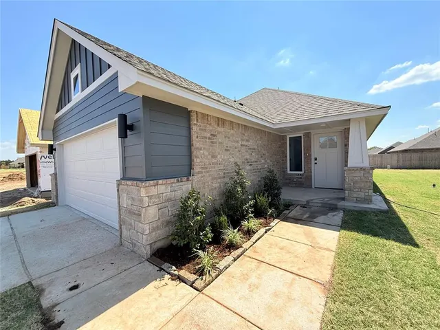 Photo 2 — 1032 SW 139th Terrace, Oklahoma City, OK 73170
