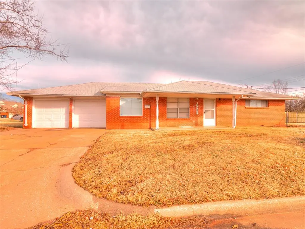 Photo 2 — 8420 N Harvey Place, Oklahoma City, OK 73114
