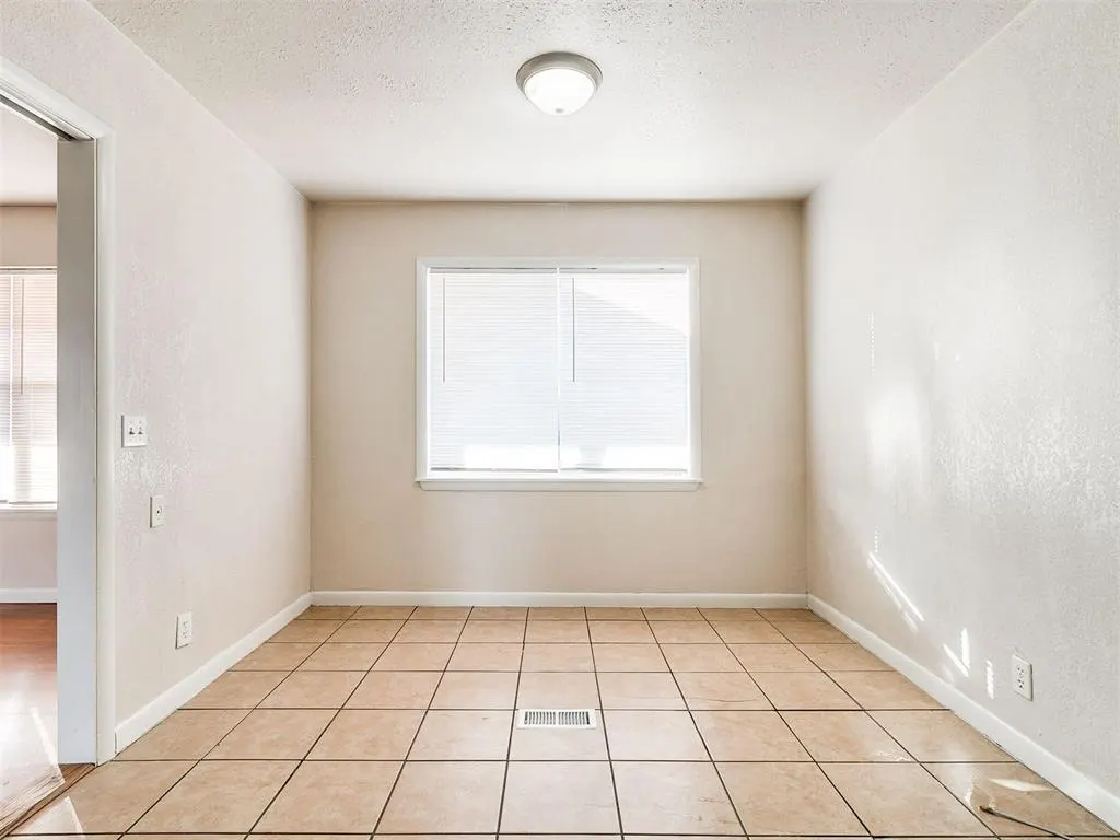 Photo 6 — 8420 N Harvey Place, Oklahoma City, OK 73114