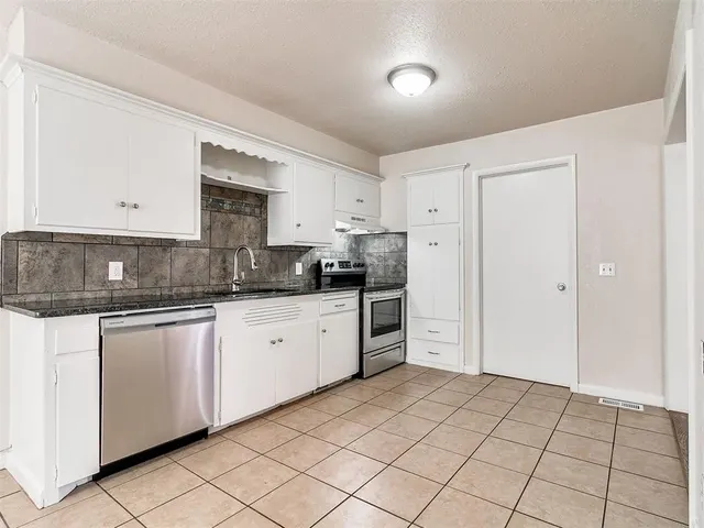 Photo 8 — 8420 N Harvey Place, Oklahoma City, OK 73114