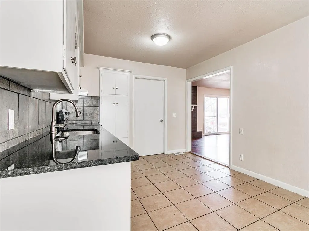 Photo 9 — 8420 N Harvey Place, Oklahoma City, OK 73114