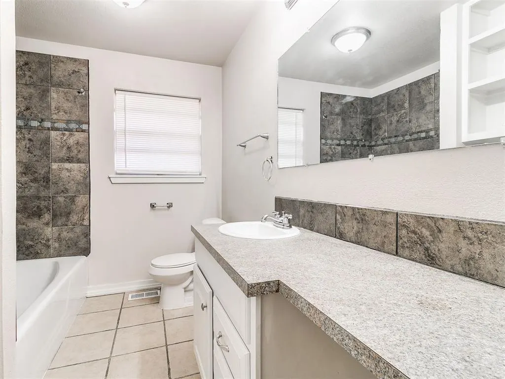 Photo 13 — 8420 N Harvey Place, Oklahoma City, OK 73114