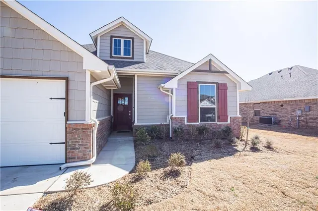 Photo 2 — 616 John Chisholm Way, Yukon, OK 73099
