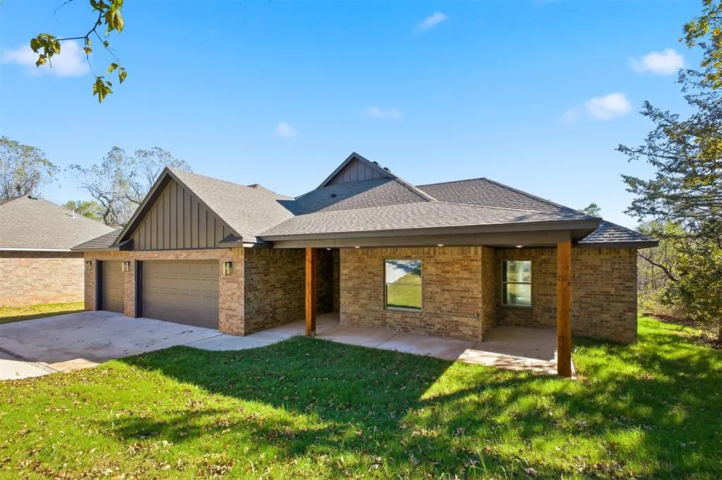 Front exterior — 12444 Oak Alley, Guthrie, OK 73044