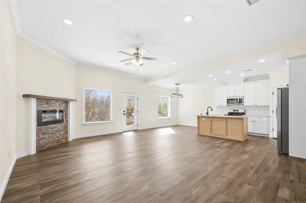 Photo 2 — 12444 Oak Alley, Guthrie, OK 73044