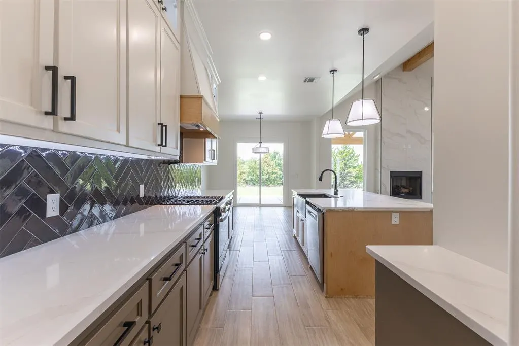 Photo 4 — 9385 Eliana Drive, Guthrie, OK 73044