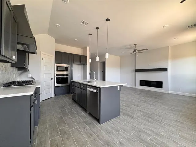 Photo 4 — 1324 Colonial Avenue, Tuttle, OK 73089