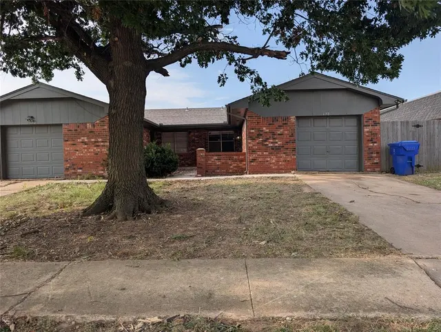 Front exterior — 122 Crystal Circle 122, Norman, OK 73069