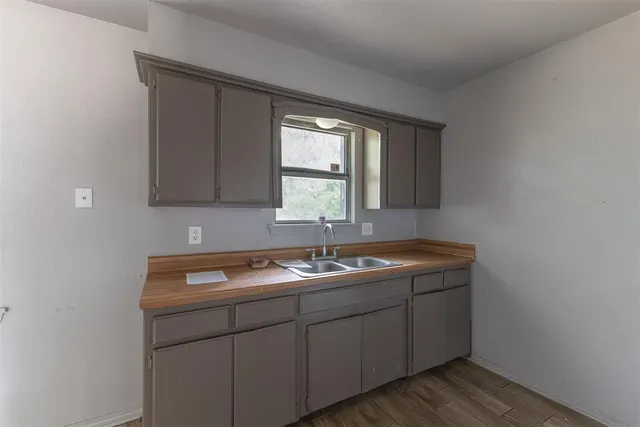 Photo 6 — 1500 McDonald Drive, Oklahoma City, OK 73130