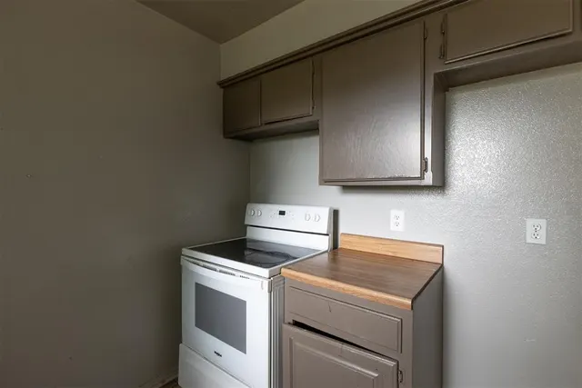 Photo 7 — 1500 McDonald Drive, Oklahoma City, OK 73130
